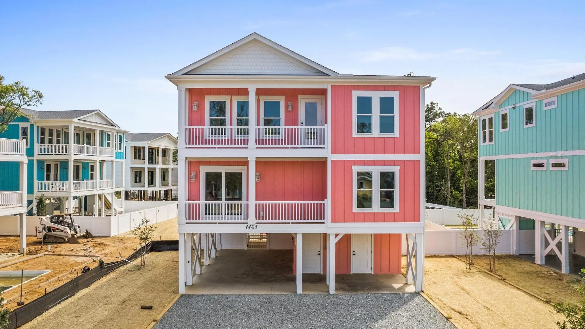 Holiday home New Guava Pineapple, 5 Beds 5 Baths, Oak Island, Private Heated Pool, Custom Home, Professionally Decorated Oak Island