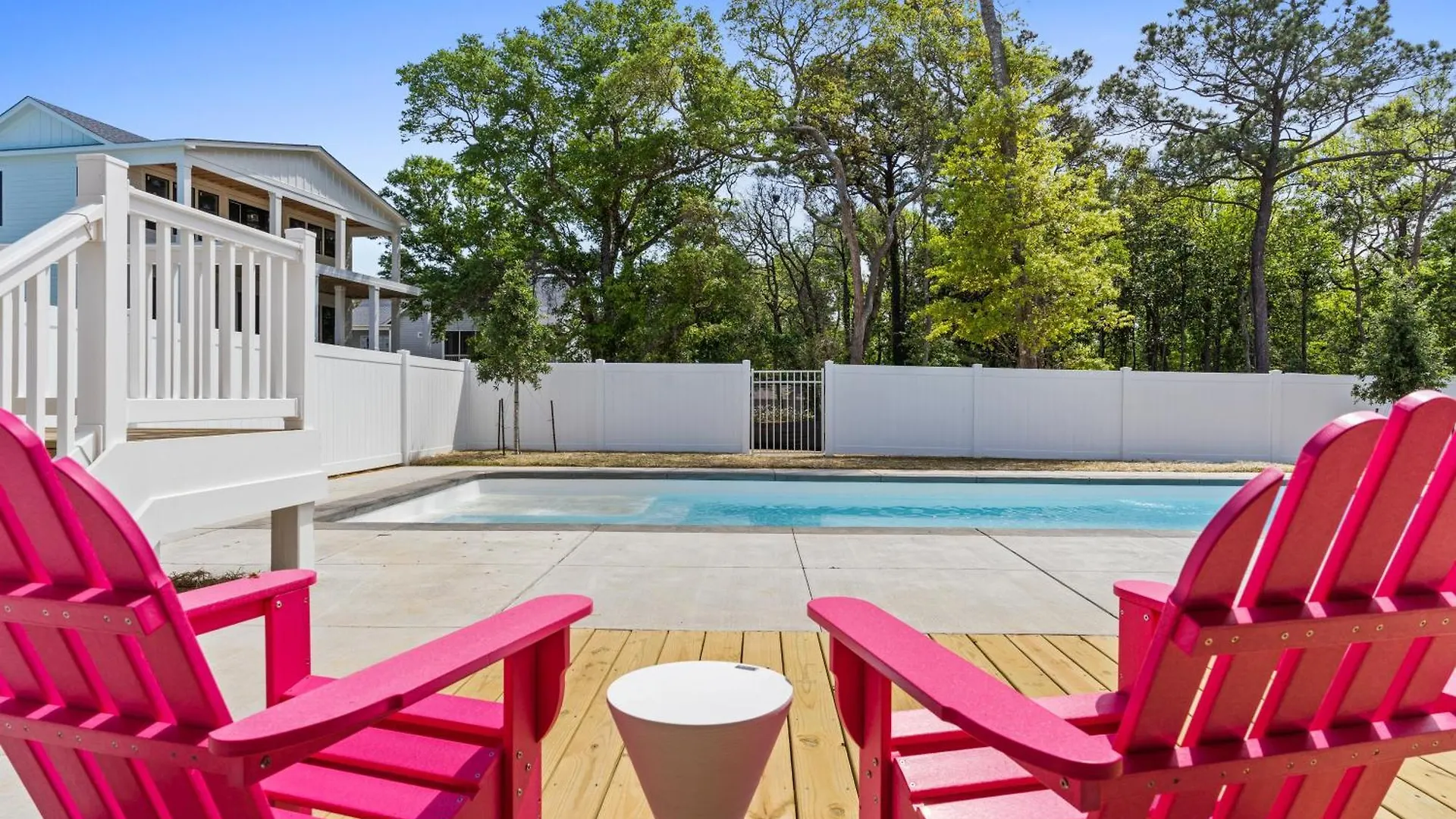 New Guava Pineapple, 5 Beds 5 Baths, Oak Island, Private Heated Pool, Custom Home, Professionally Decorated * Oak Island