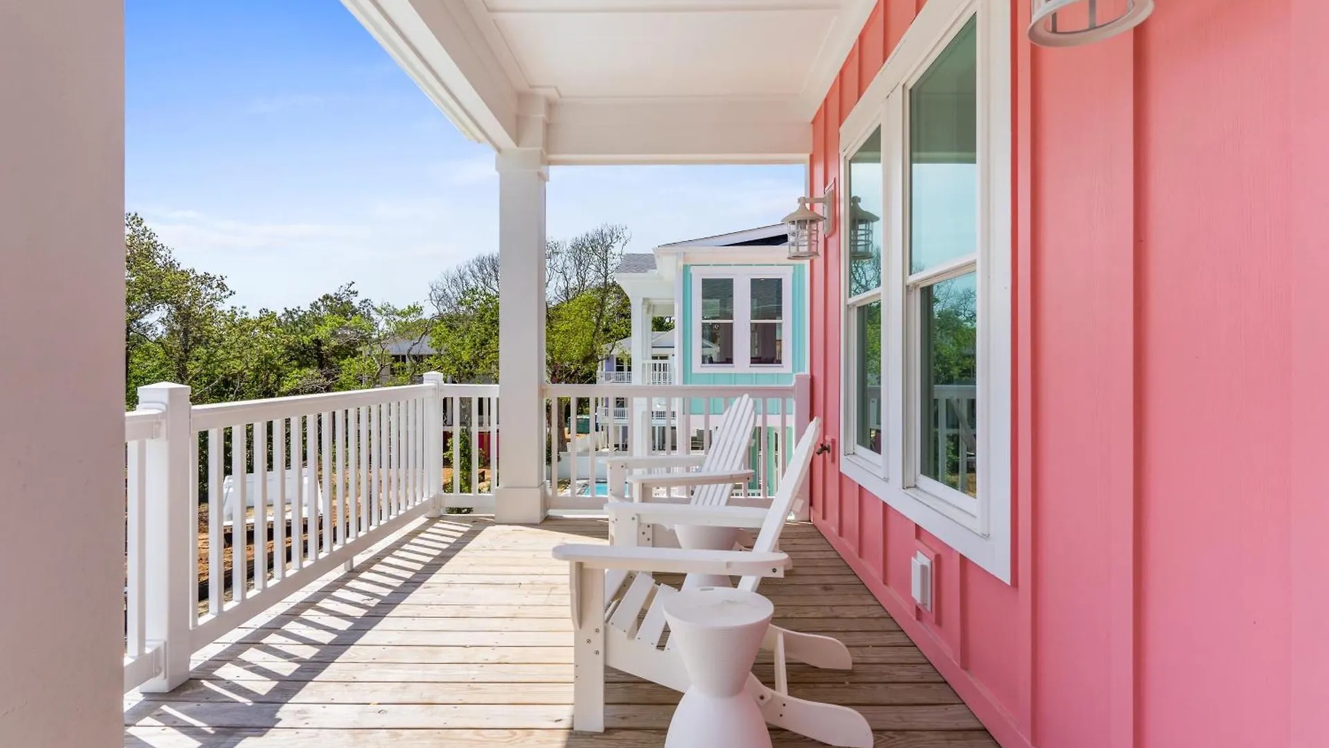 New Guava Pineapple, 5 Beds 5 Baths, Oak Island, Private Heated Pool, Custom Home, Professionally Decorated Holiday home *