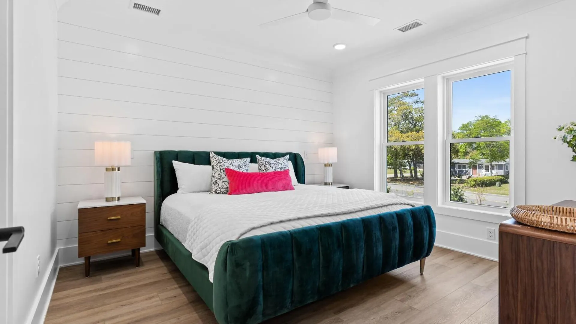 New Guava Pineapple, 5 Beds 5 Baths, Oak Island, Private Heated Pool, Custom Home, Professionally Decorated Oak Island