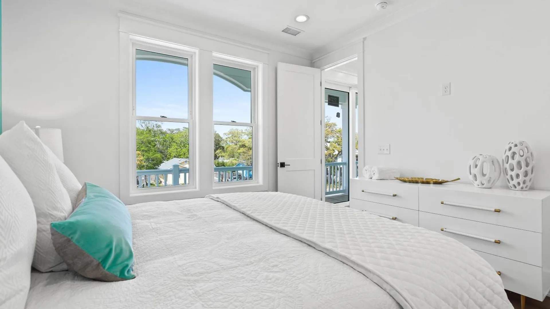Holiday home Coconut Palm, 6 Beds 6 Baths, Private Heated Pool, Custom Home, Walk To Beach, Nc