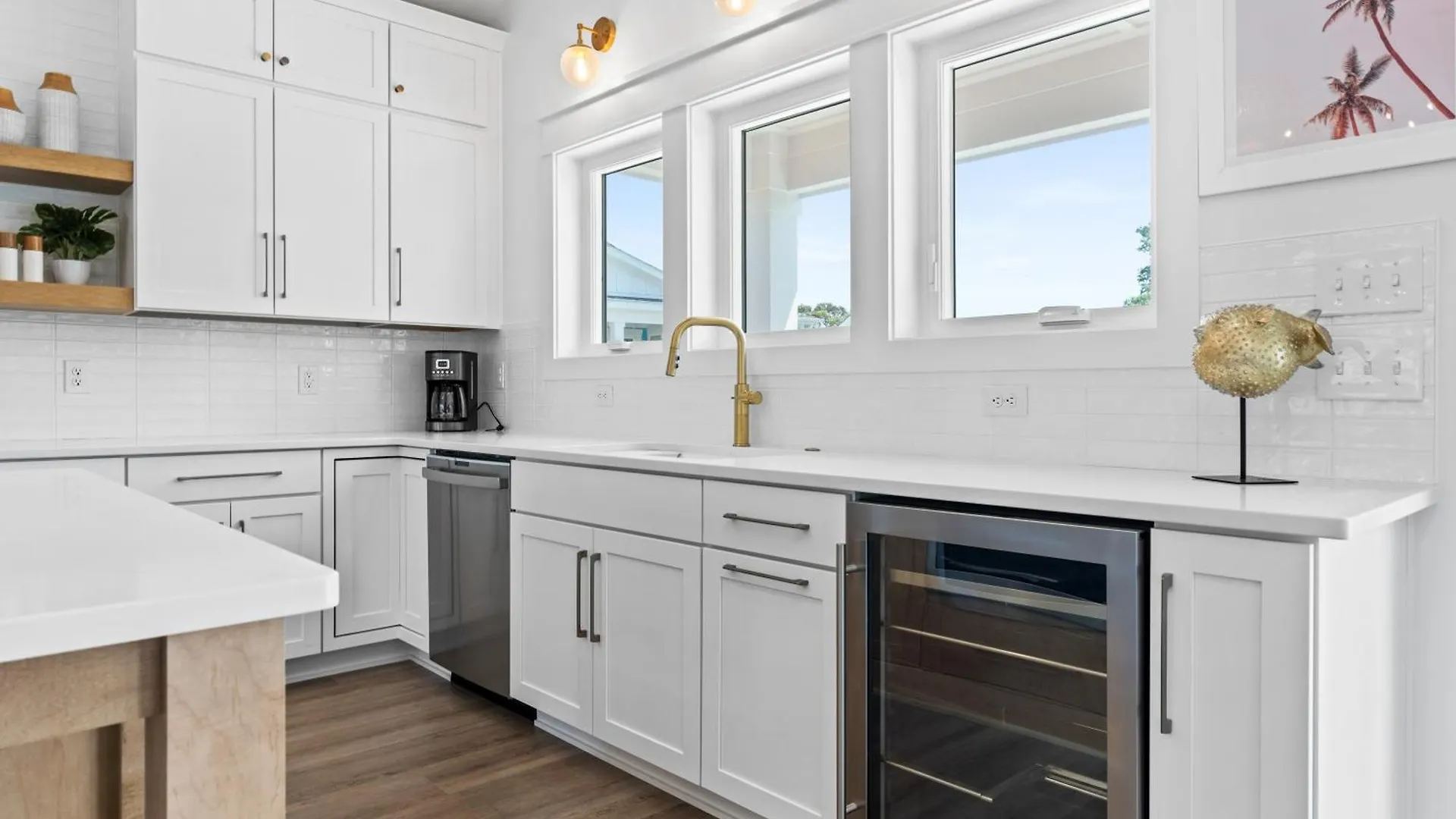 Holiday home New Guava Pineapple, 5 Beds 5 Baths, Oak Island, Private Heated Pool, Custom Home, Professionally Decorated