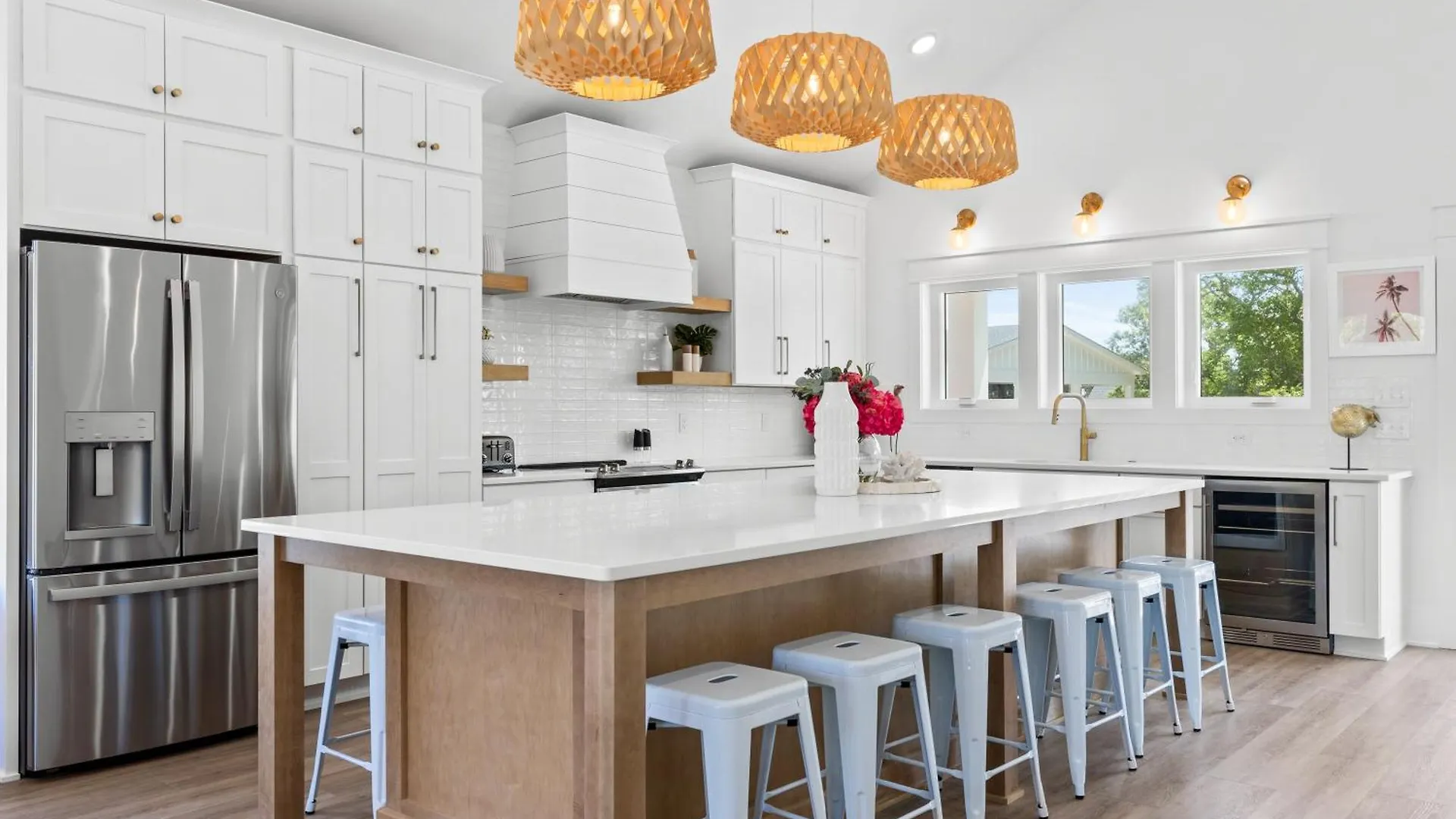 Holiday home New Guava Pineapple, 5 Beds 5 Baths, Oak Island, Private Heated Pool, Custom Home, Professionally Decorated *