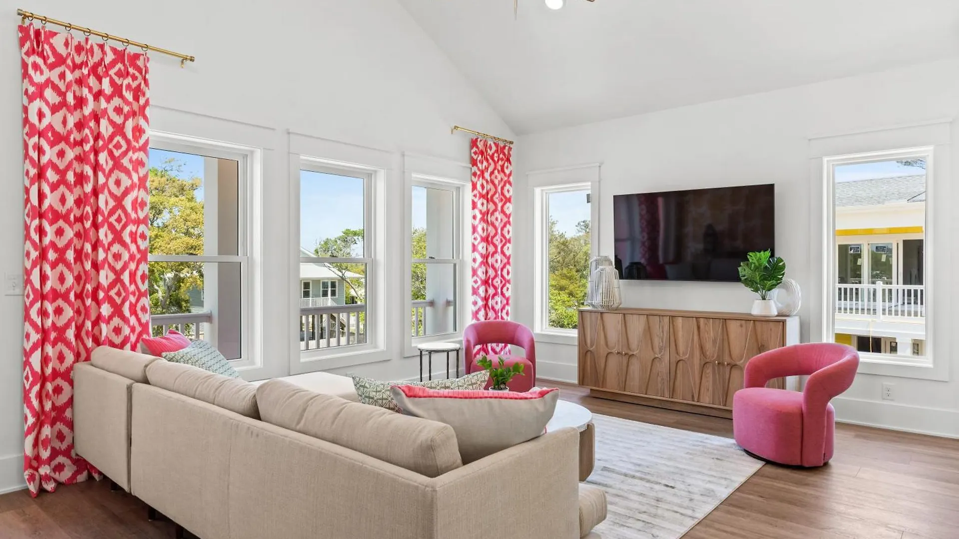 New Guava Pineapple, 5 Beds 5 Baths, Oak Island, Private Heated Pool, Custom Home, Professionally Decorated * Oak Island