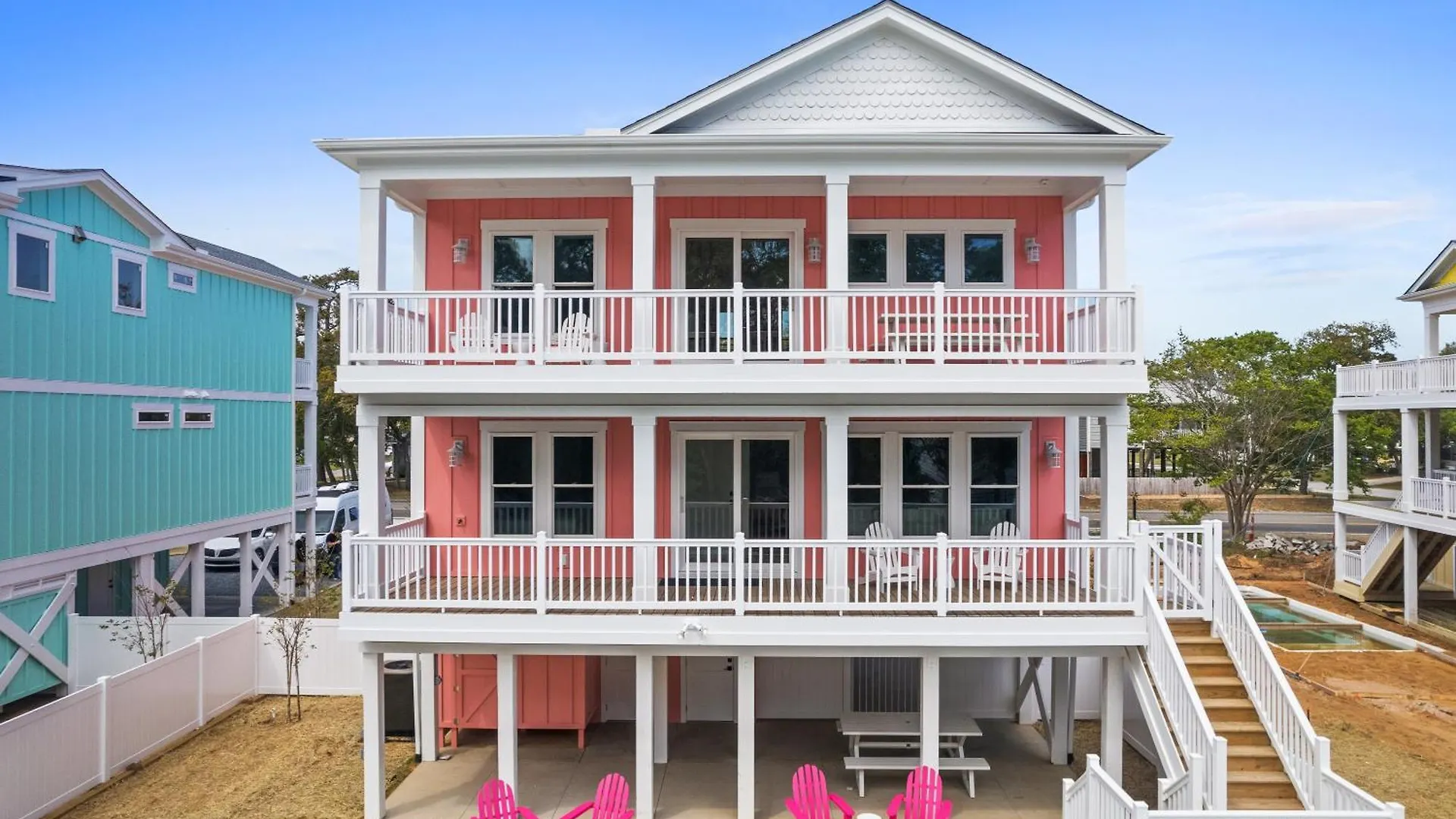 Holiday home New Guava Pineapple, 5 Beds 5 Baths, Oak Island, Private Heated Pool, Custom Home, Professionally Decorated *