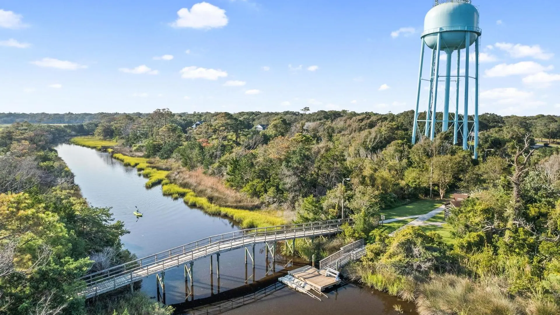 Pomegranate 8 Bedroom, 6 Full And 2 Half Bathroom Custom-built With A Private Heated Pool! Oak Island