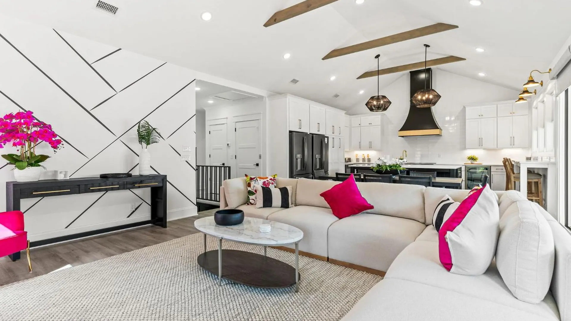 Pomegranate 8 Bedroom, 6 Full And 2 Half Bathroom Custom-built With A Private Heated Pool! Oak Island