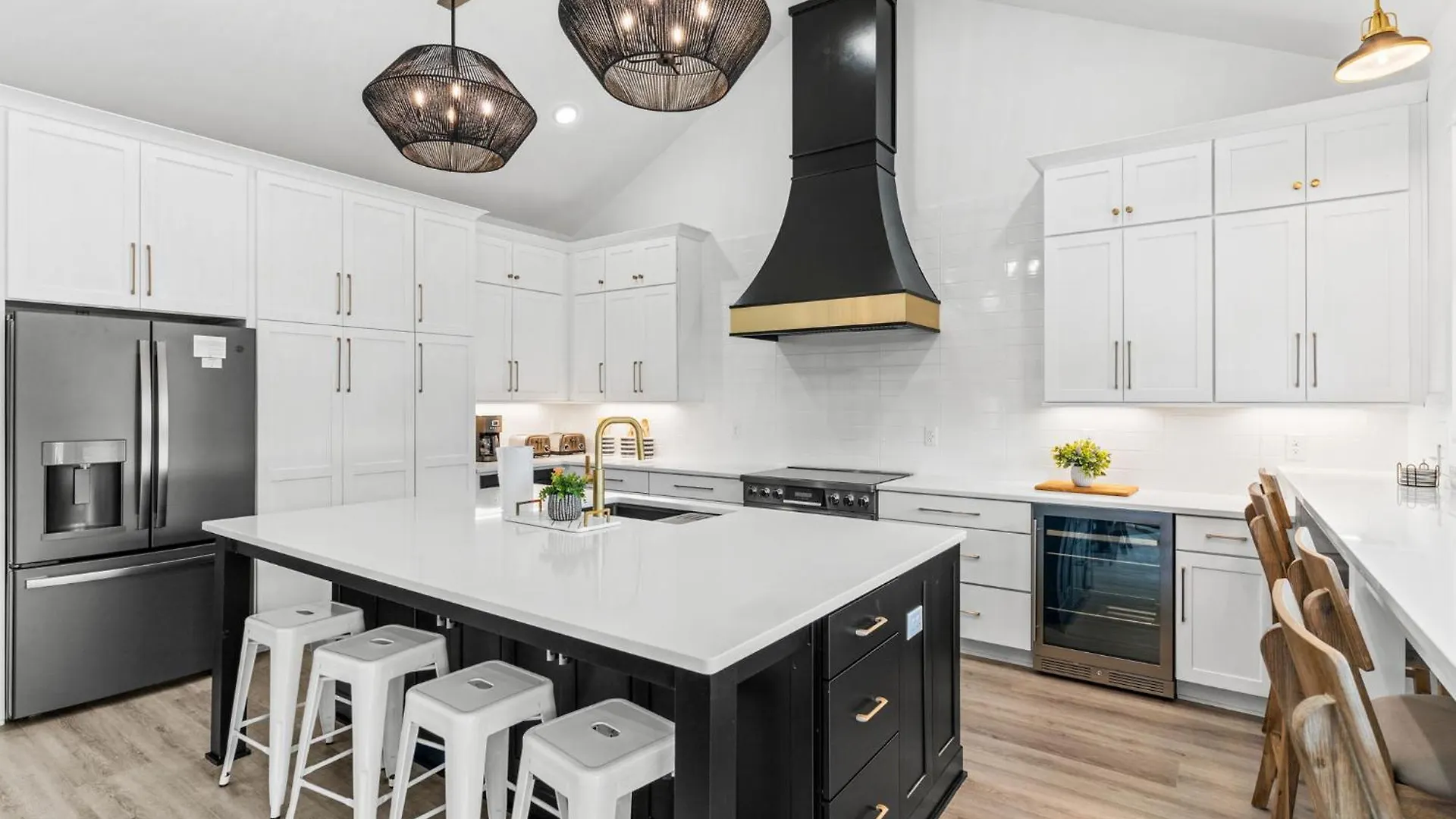 Pomegranate 8 Bedroom, 6 Full And 2 Half Bathroom Custom-built With A Private Heated Pool! *