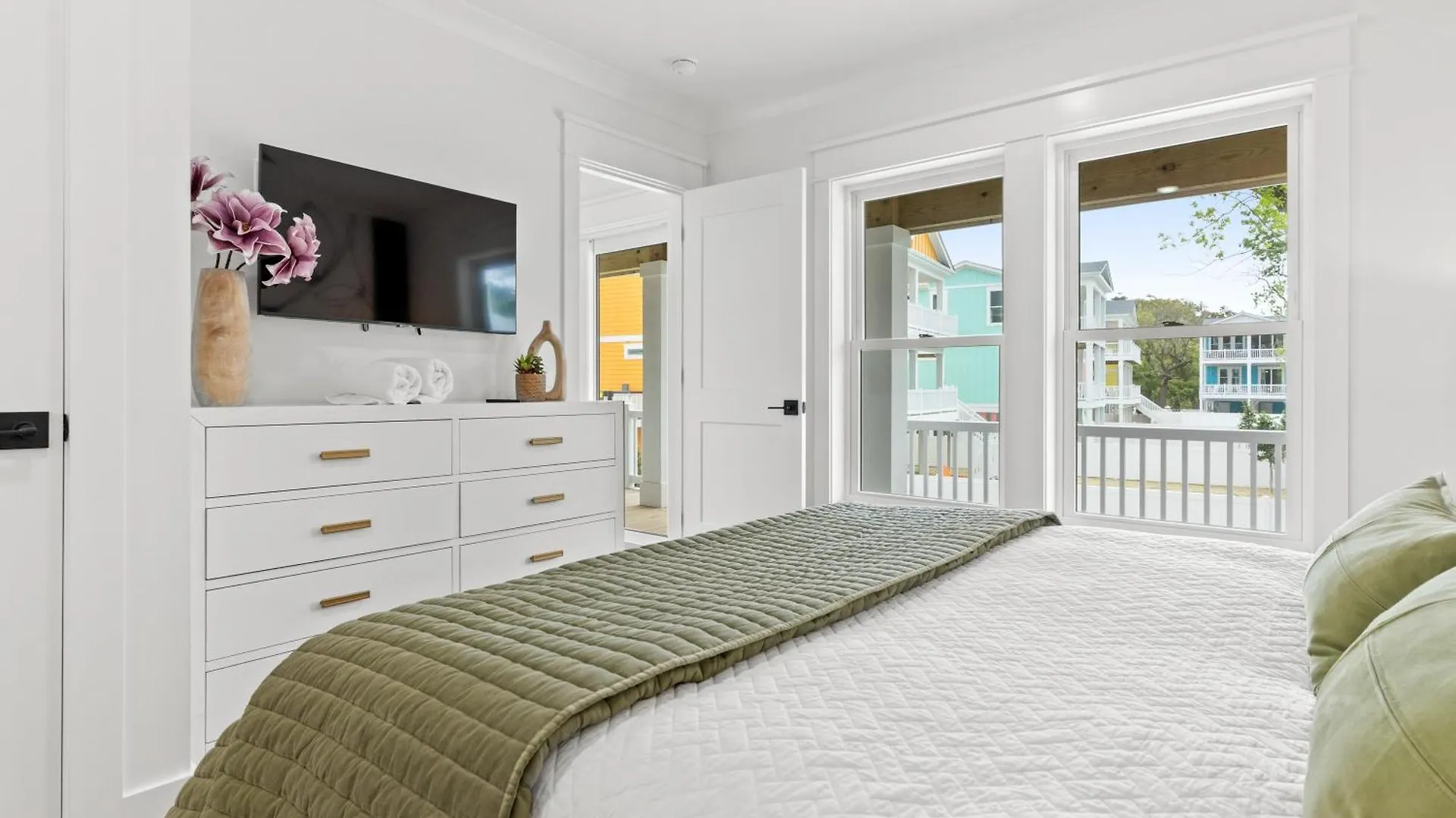 New Sugar Plum In Oak Island, Custom With Privated Heated Pool *