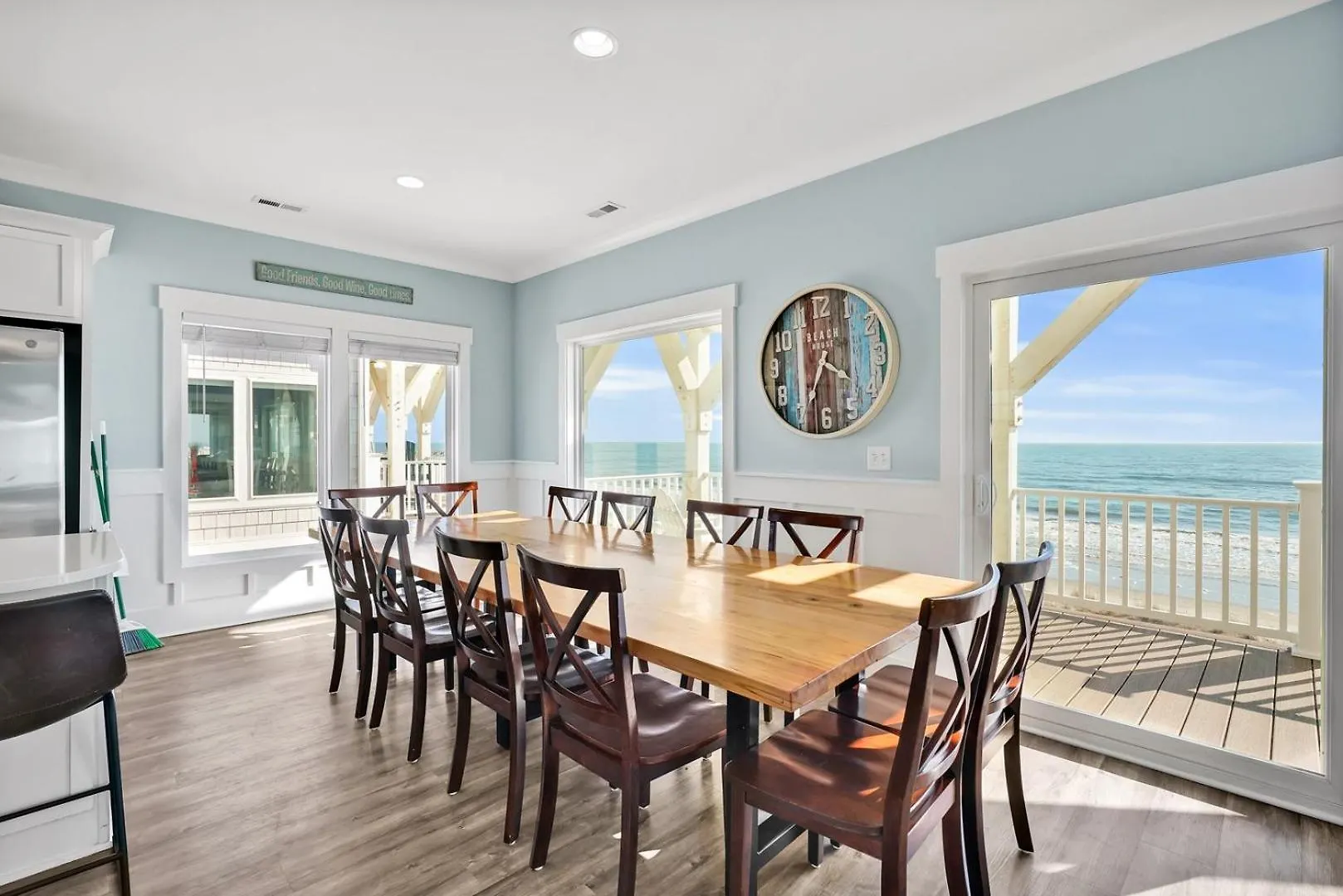 Chasing The Sun Holiday home Oak Island