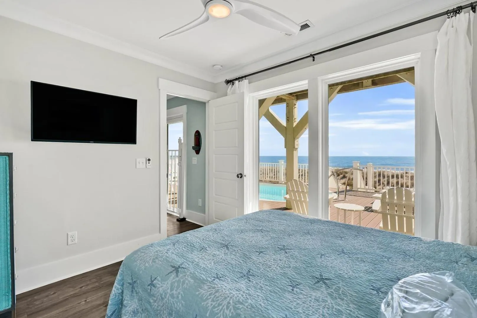 Chasing The Sun Holiday home Oak Island