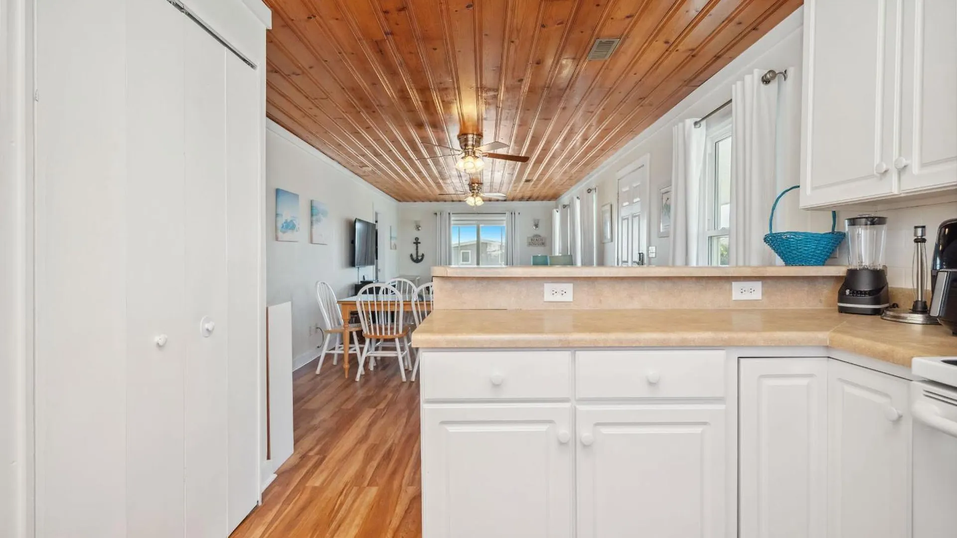 A Music Paradise By * Oak Island