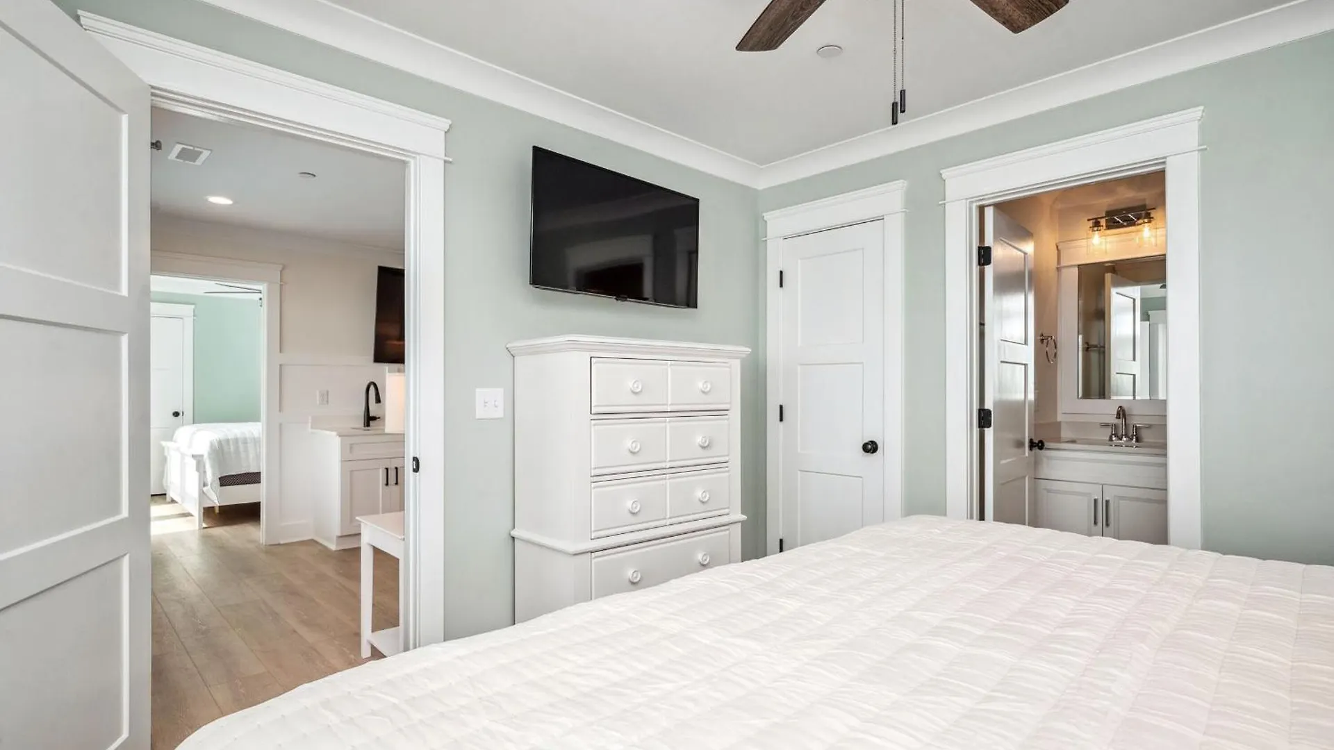 Seaside Delight Oak Island