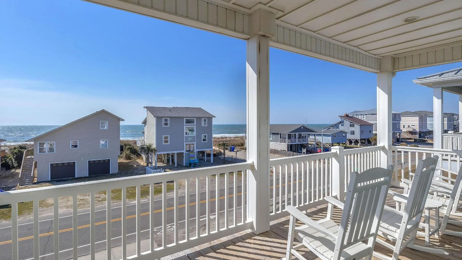 Lunas By Oak Island