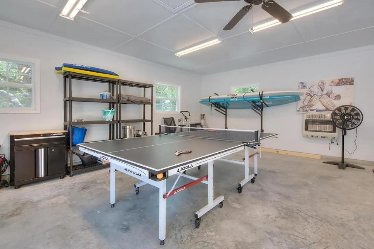 Heavily Salted Holiday home Oak Island
