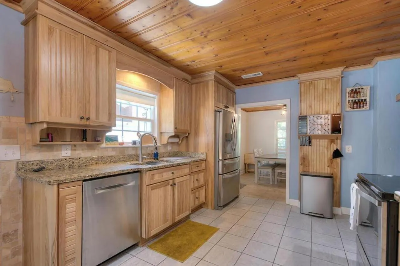 Heavily Salted Holiday home Oak Island