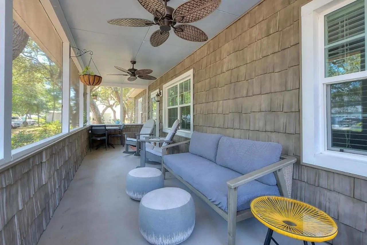 Heavily Salted Holiday home Oak Island