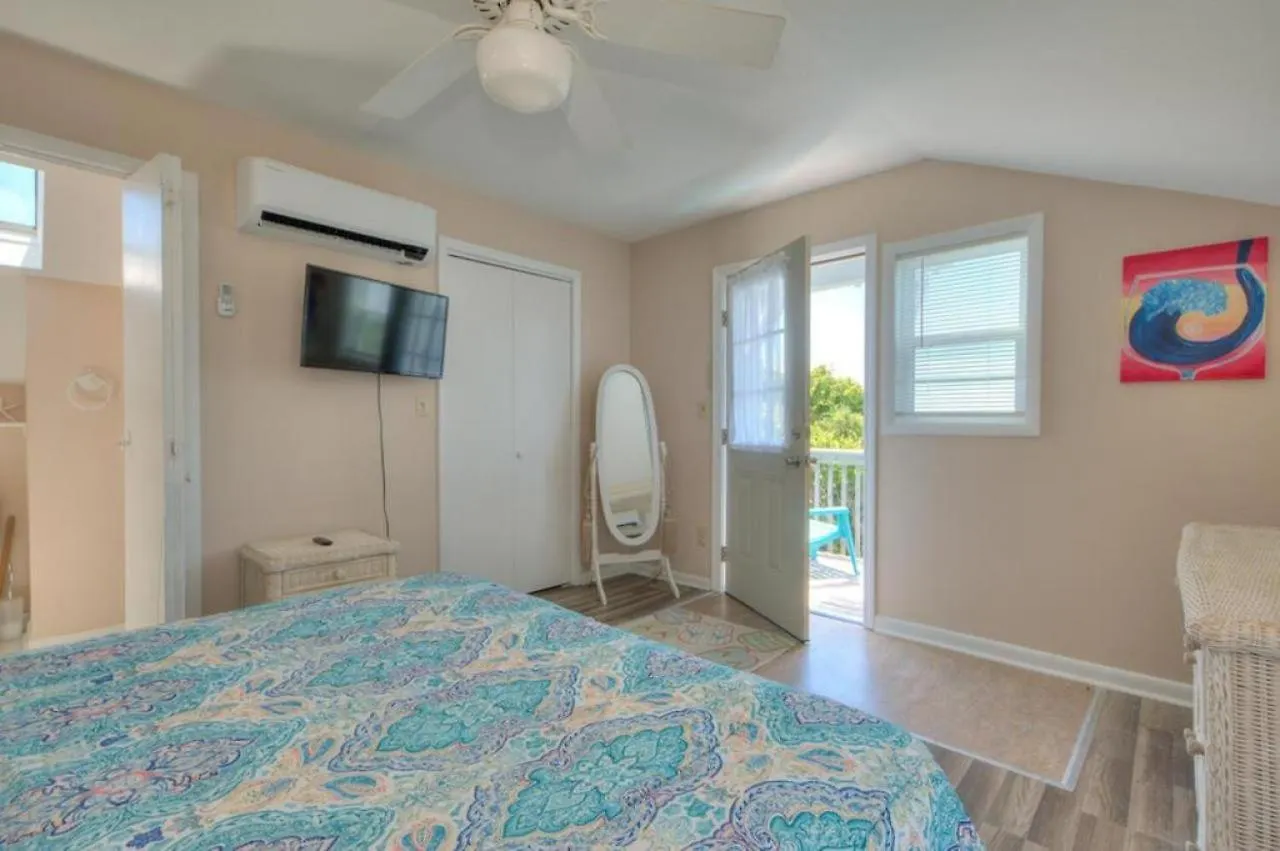 A Blue Dolphin Holiday home Oak Island
