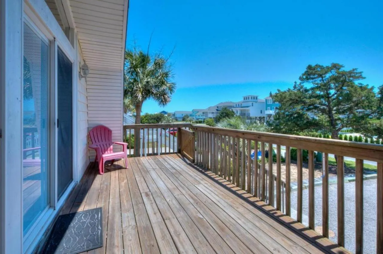Little Salty Holiday home Oak Island