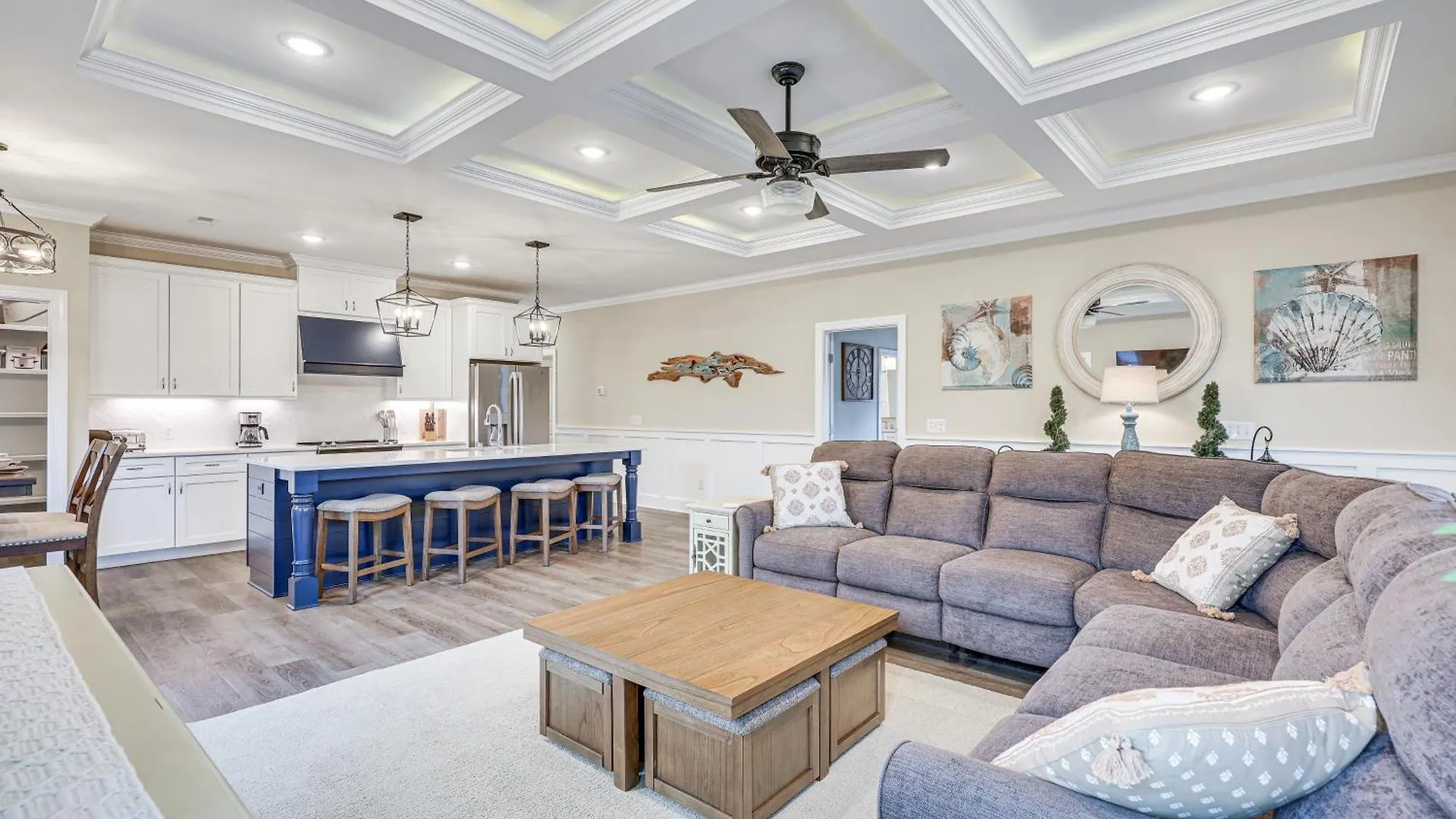 2 Mi To Long With Patio And Putting Green! * Oak Island