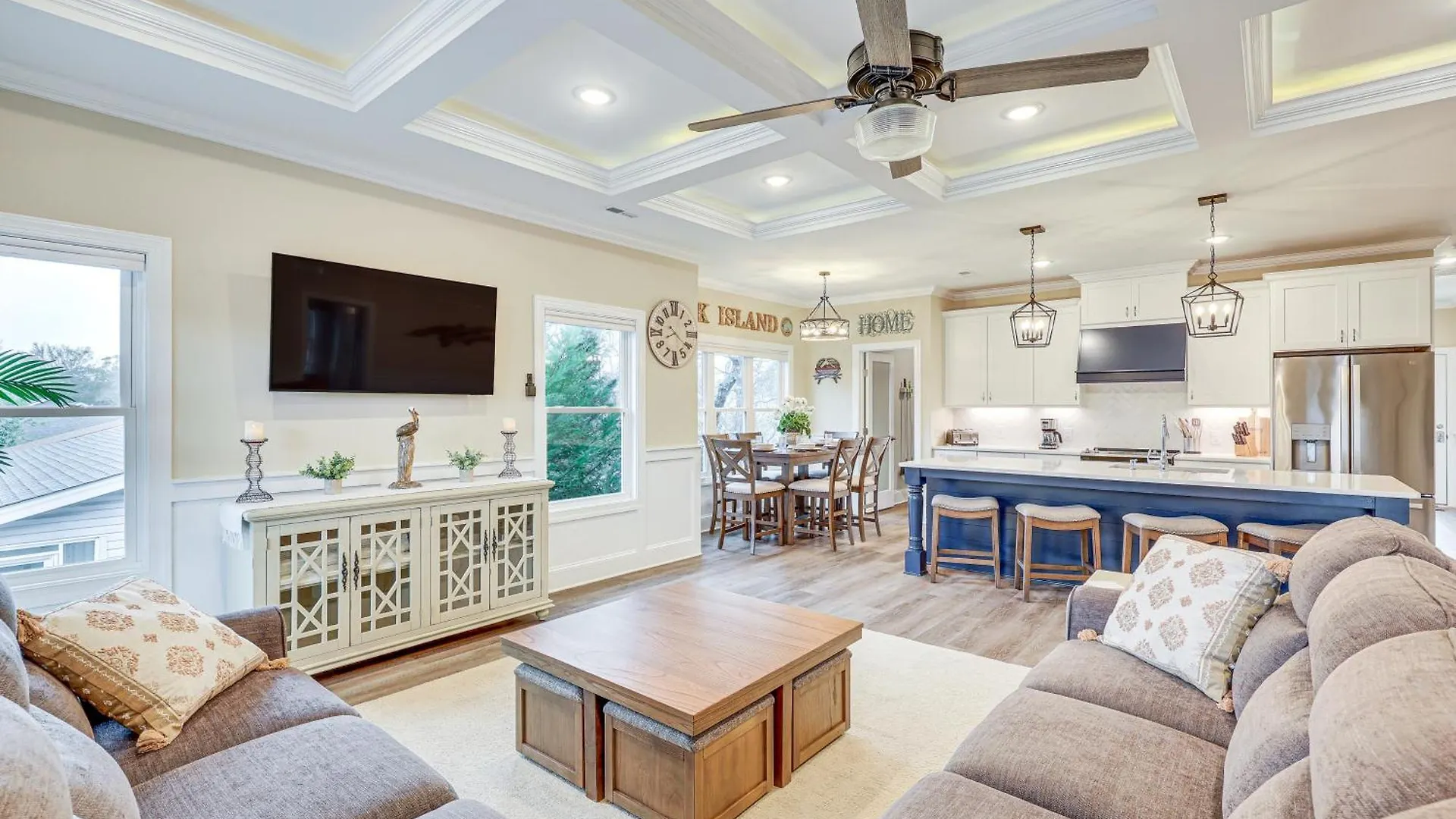2 Mi To Long With Patio And Putting Green! Holiday home Oak Island