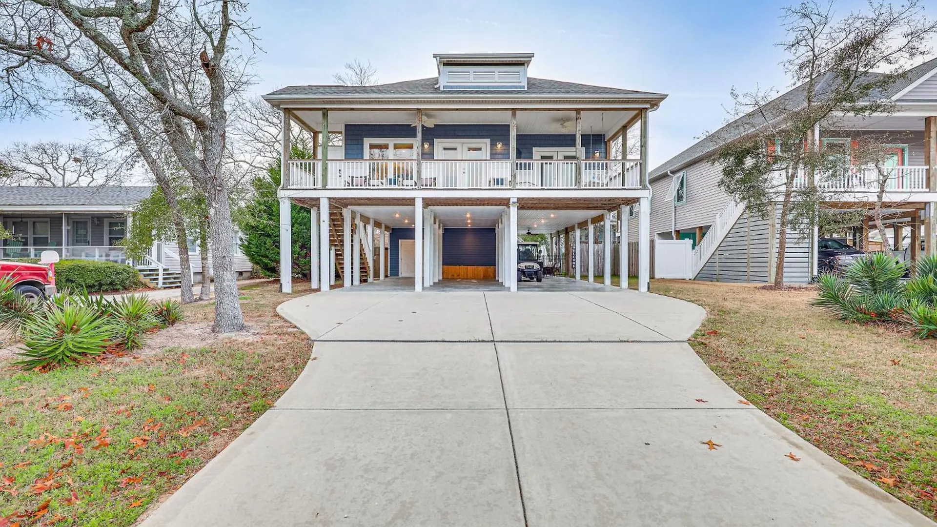 2 Mi To Long With Patio And Putting Green! Oak Island