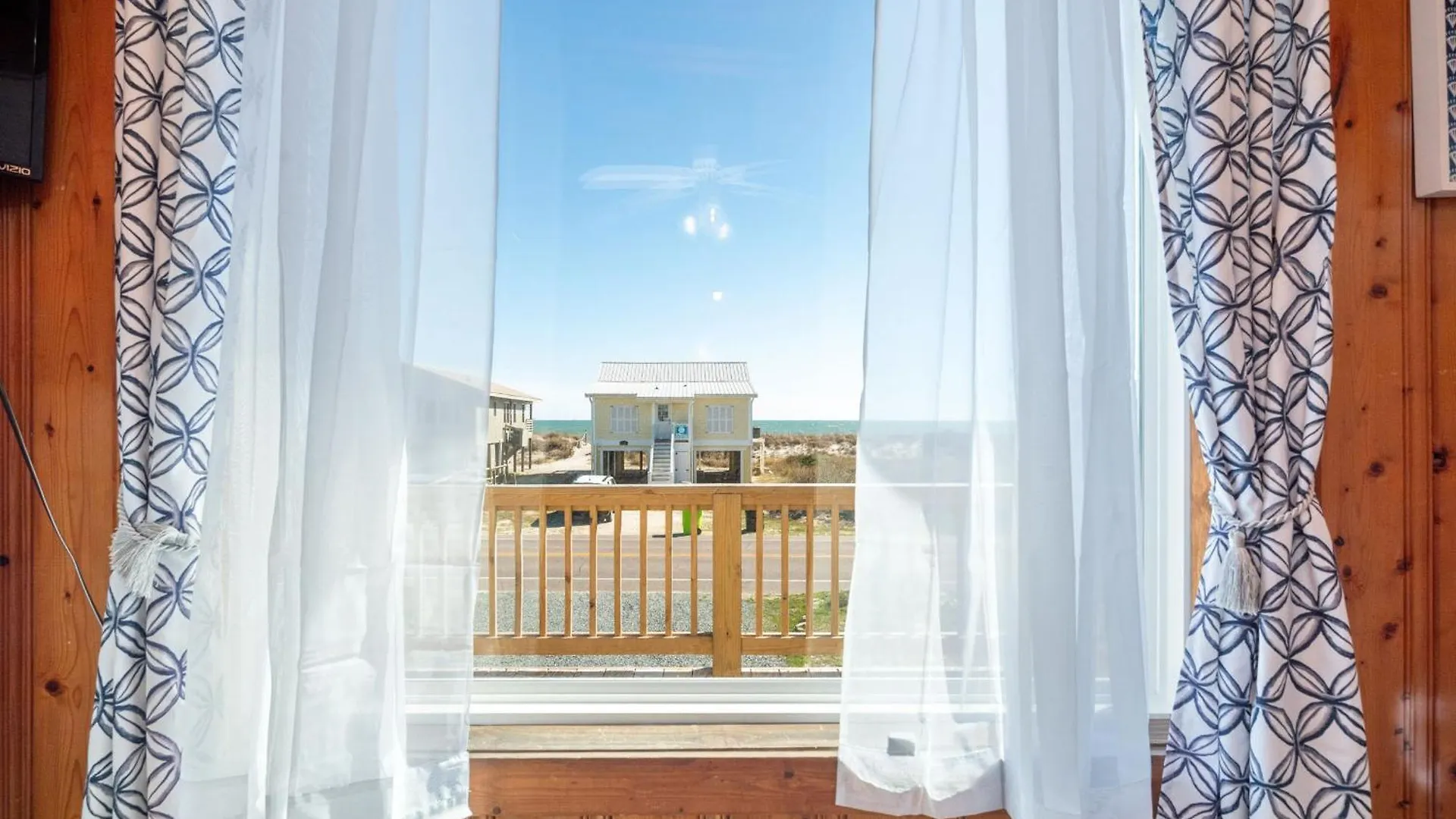 Look And Sea Oak Island