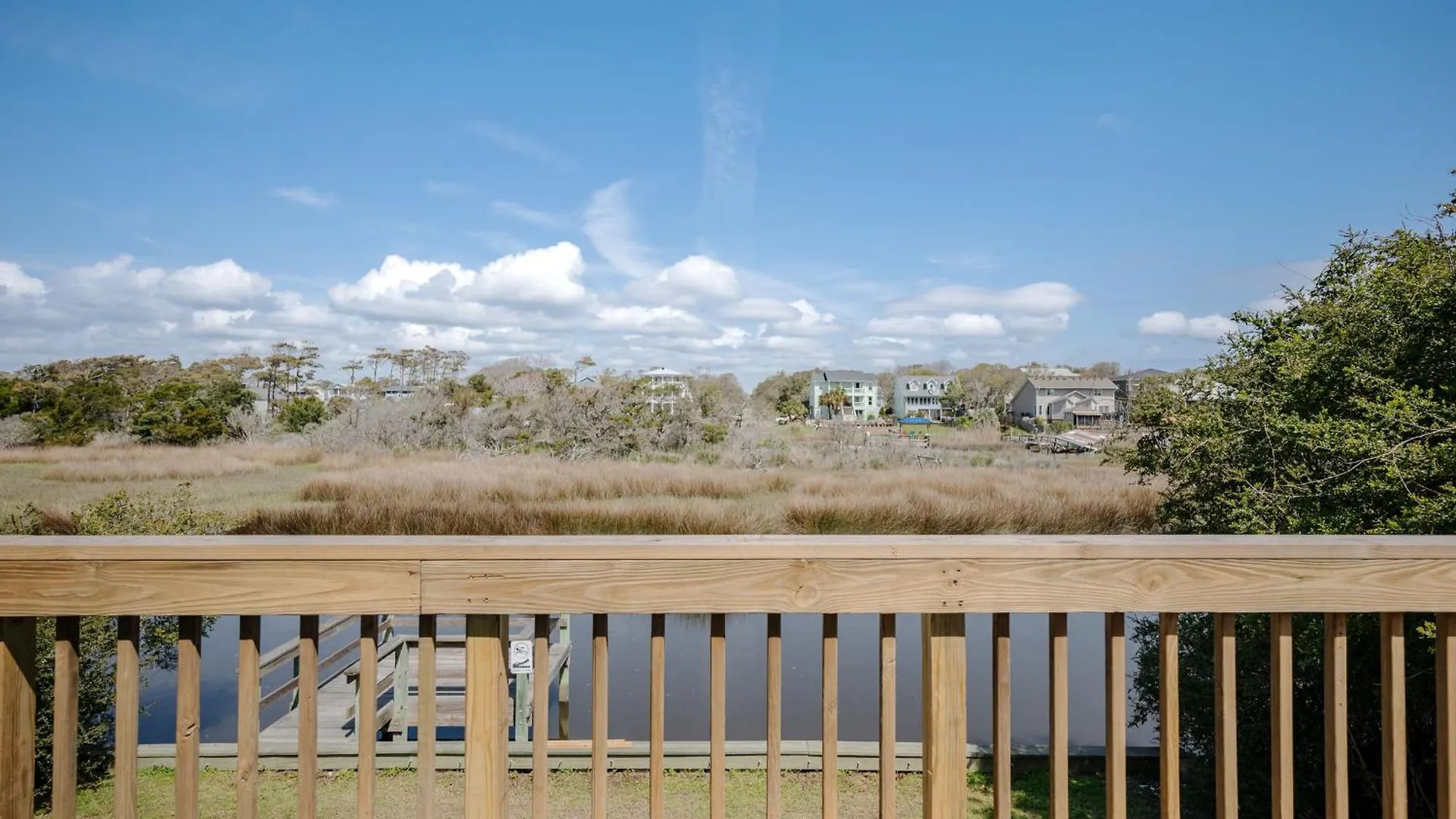 Otter By Holiday home Oak Island