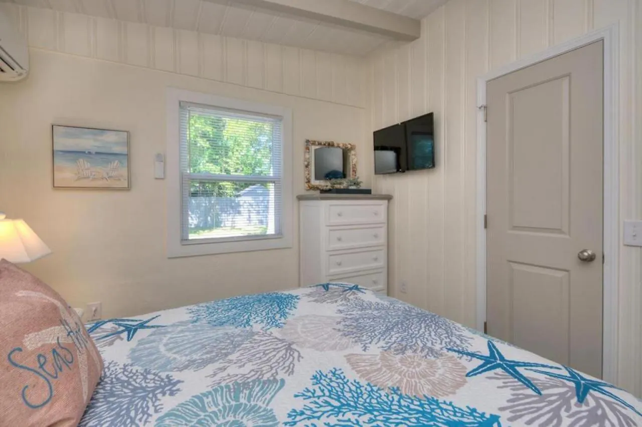 Holiday home Dollar Daze Oak Island