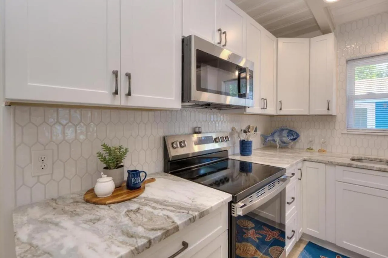 Holiday home Dollar Daze *