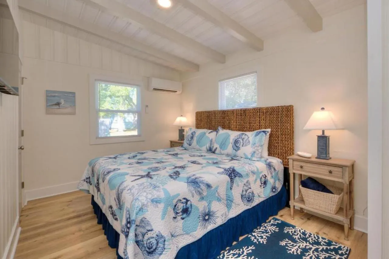 Holiday home Dollar Daze *