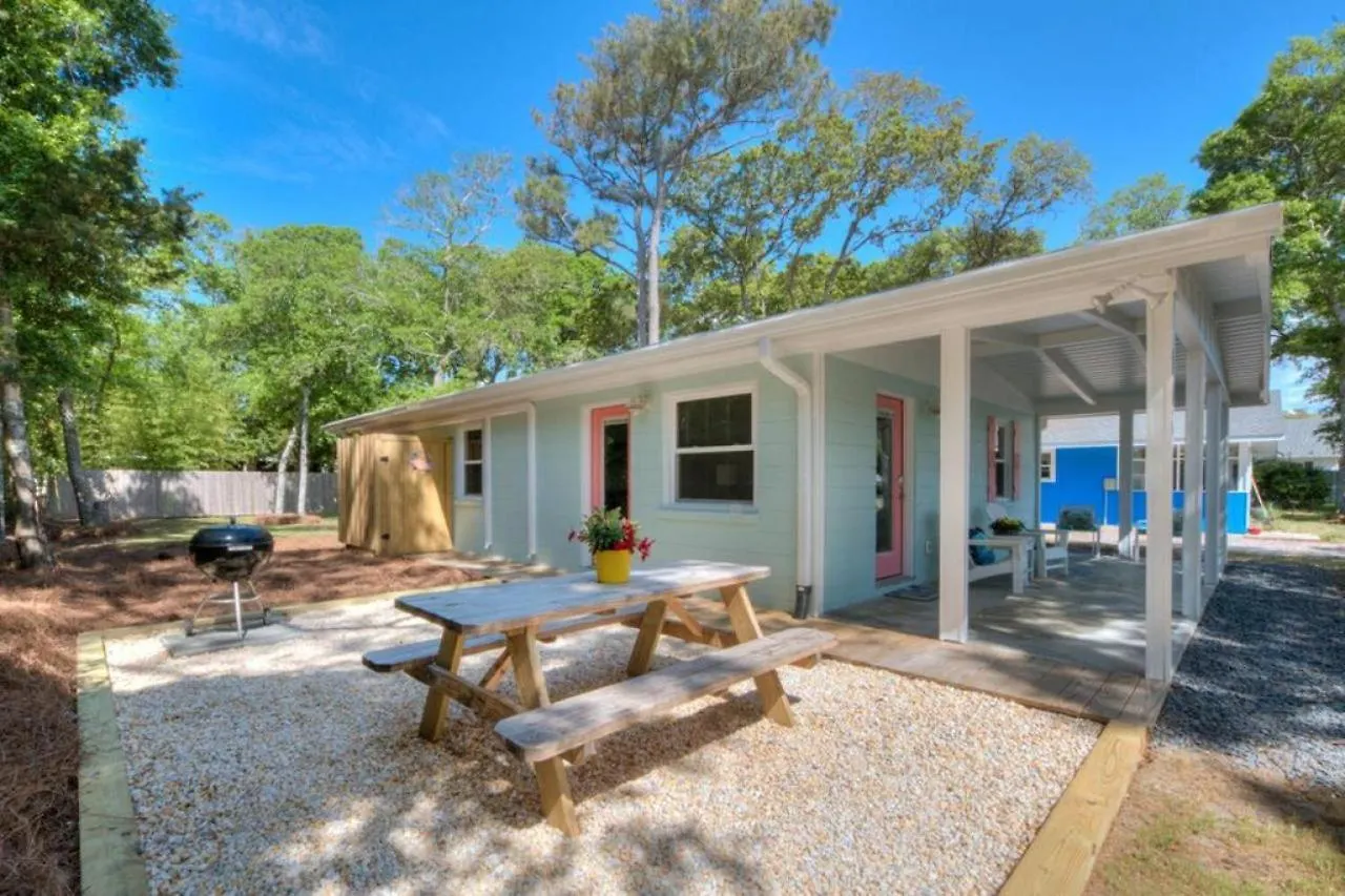 Holiday home Dollar Daze Oak Island
