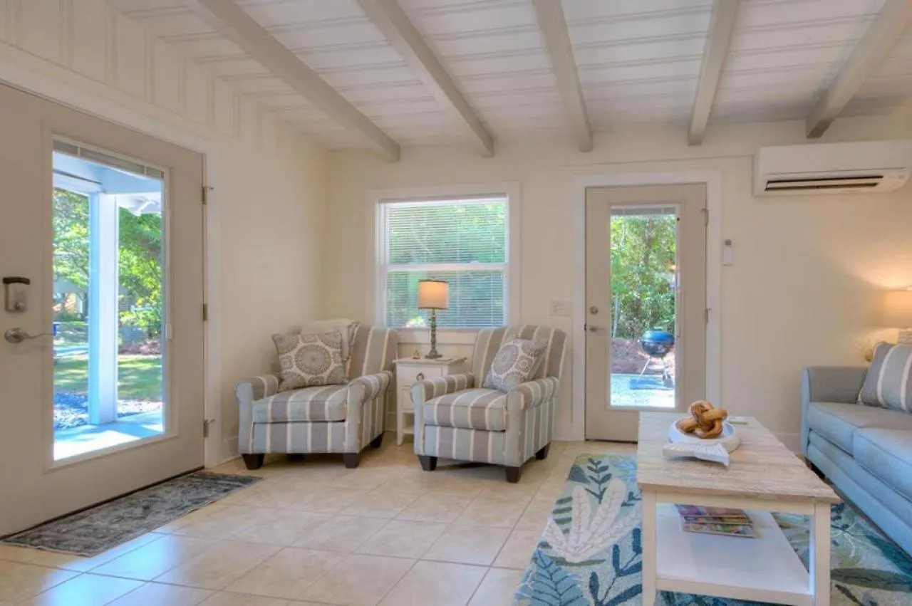 Dollar Daze Holiday home Oak Island