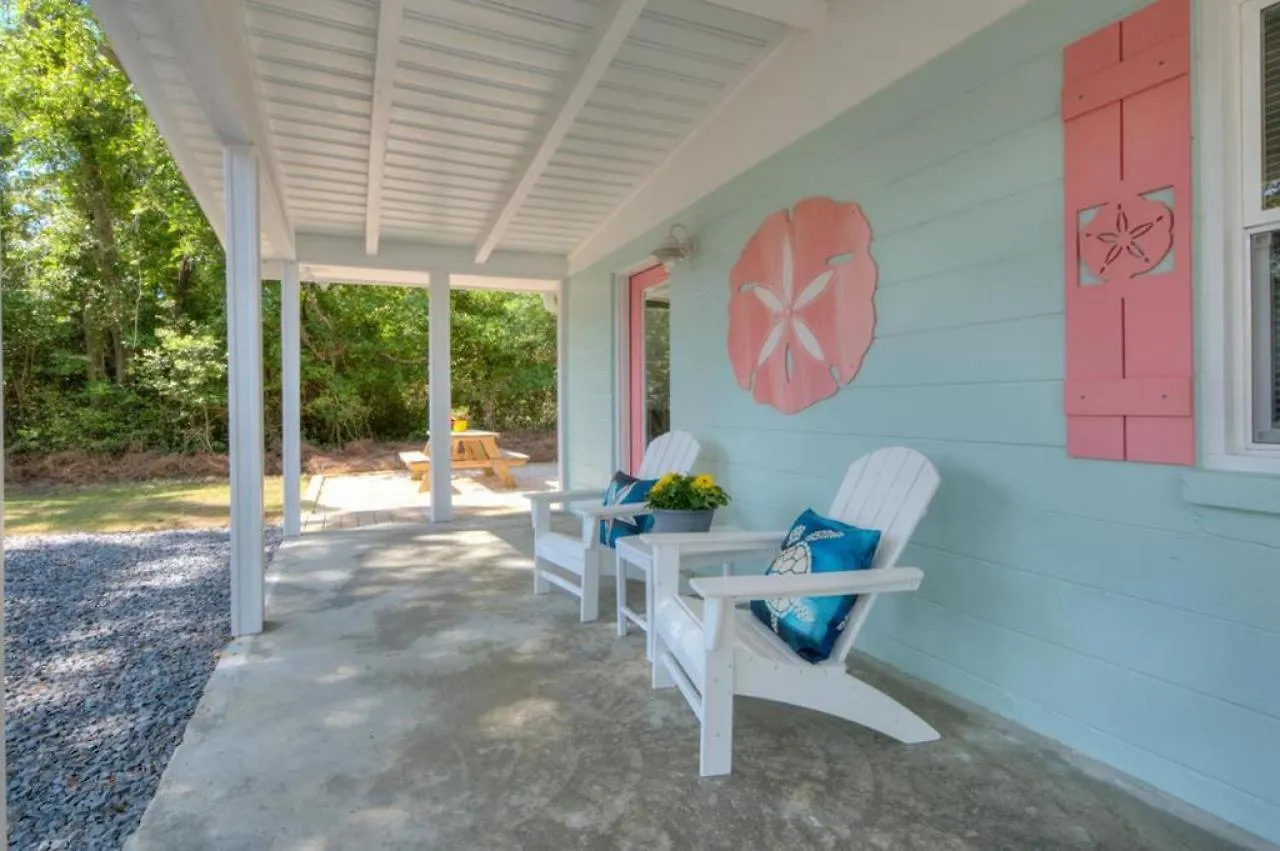 Dollar Daze Holiday home Oak Island
