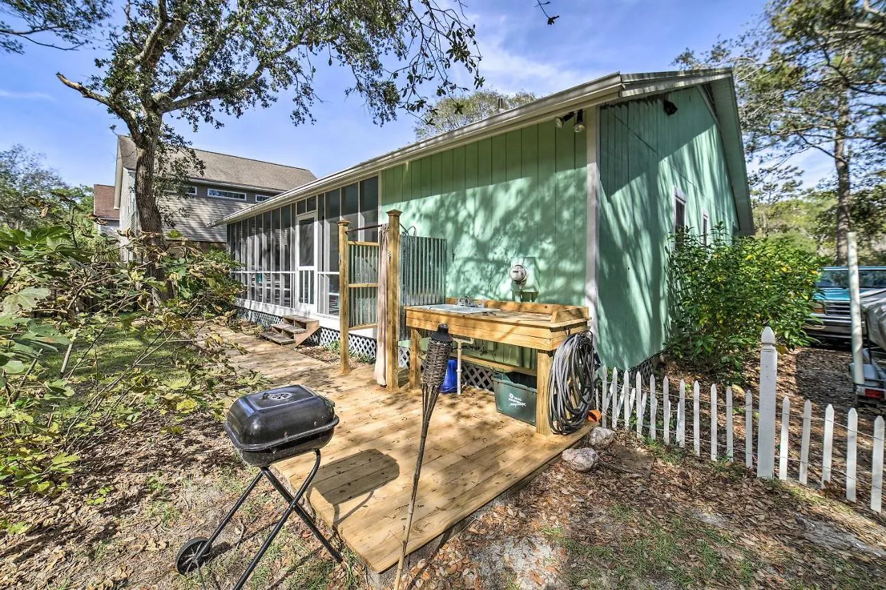 Holiday home With Yard Less Than 1 Mi To The Beach! Oak Island