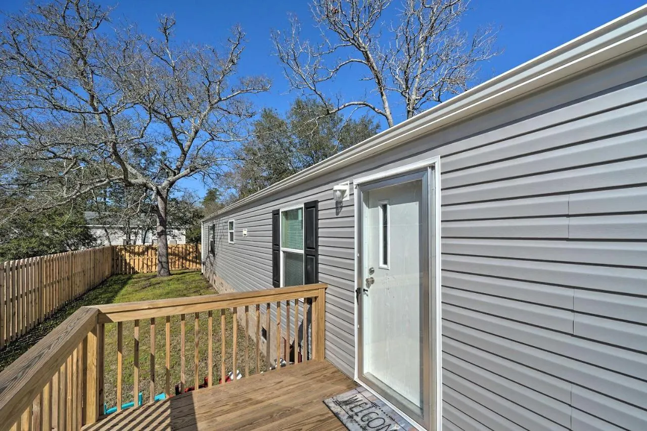 Holiday home Pet-Friendly Getaway - Half Mile To Oak Island Beach! *