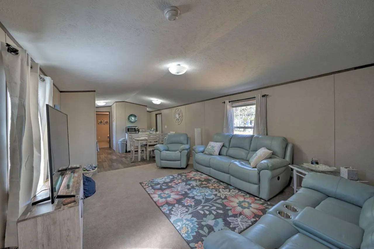 Pet-Friendly Getaway - Half Mile To Oak Island Beach! * Oak Island