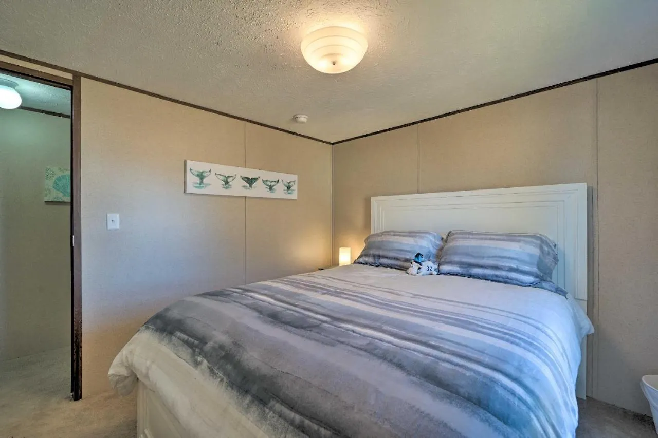 Holiday home Pet-Friendly Getaway - Half Mile To Oak Island Beach!