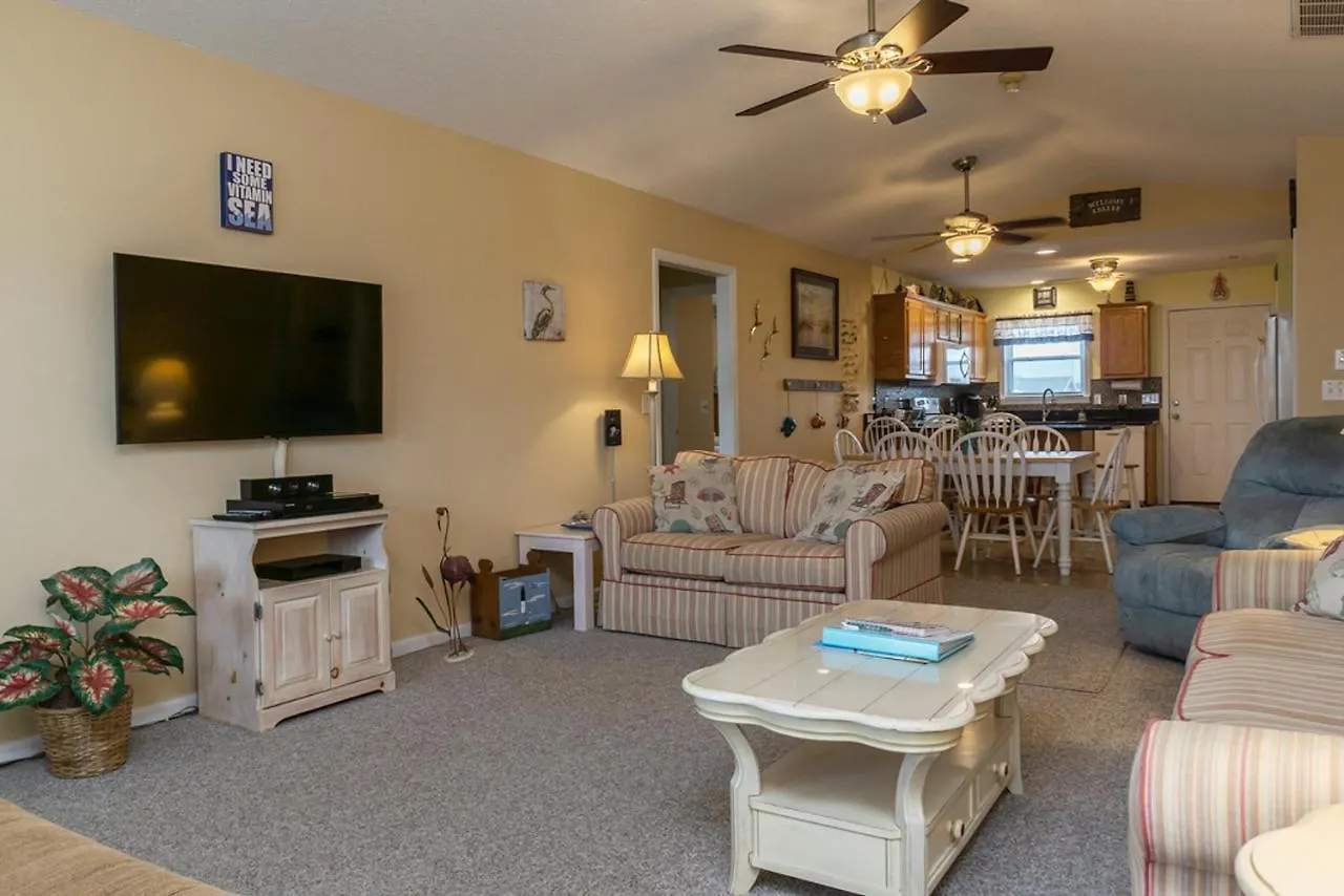 Shore Beats Work By Holiday home Oak Island