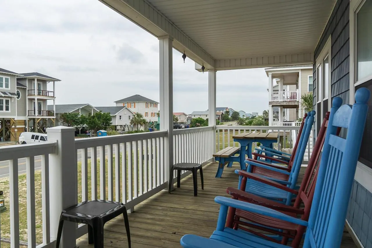 Shore Beats Work By Holiday home *
