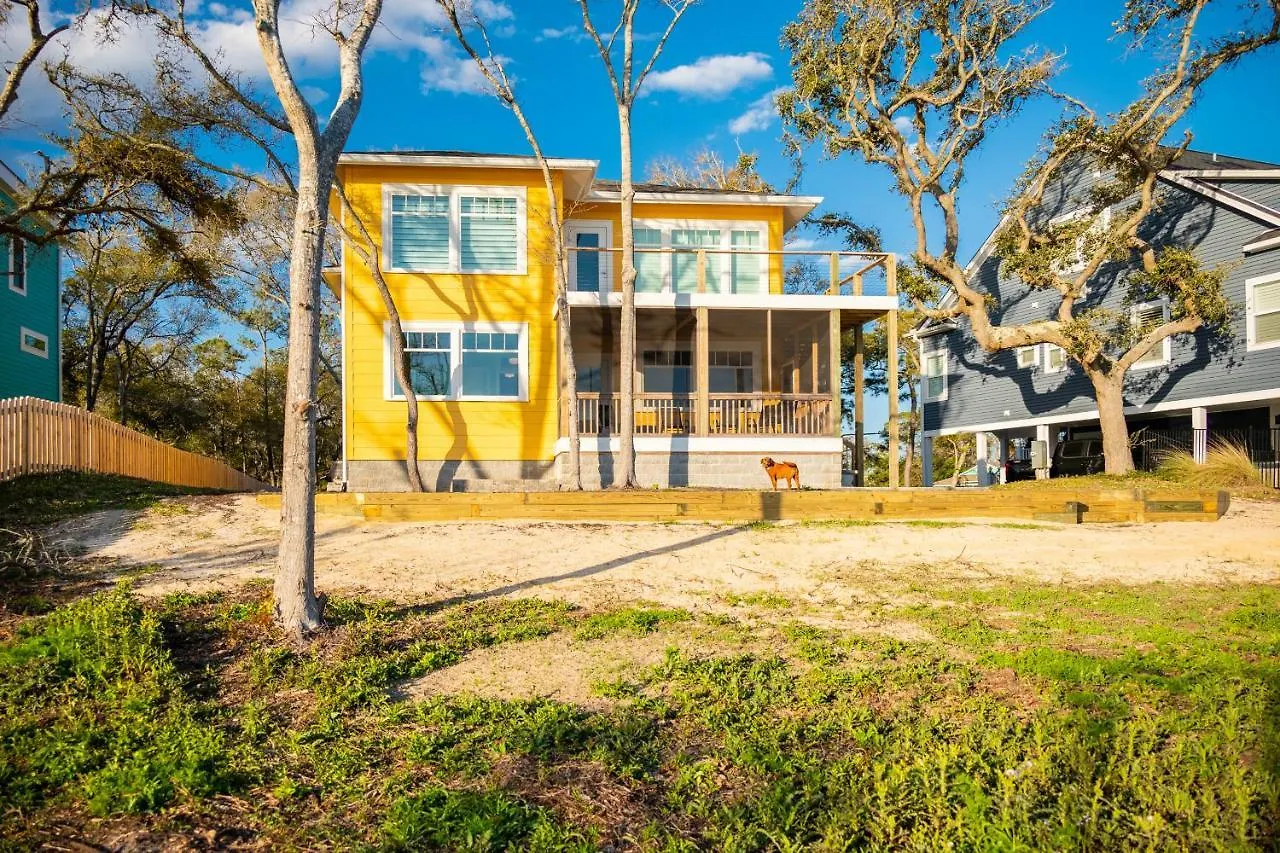 Dog Day Afternoon By Apartment Oak Island