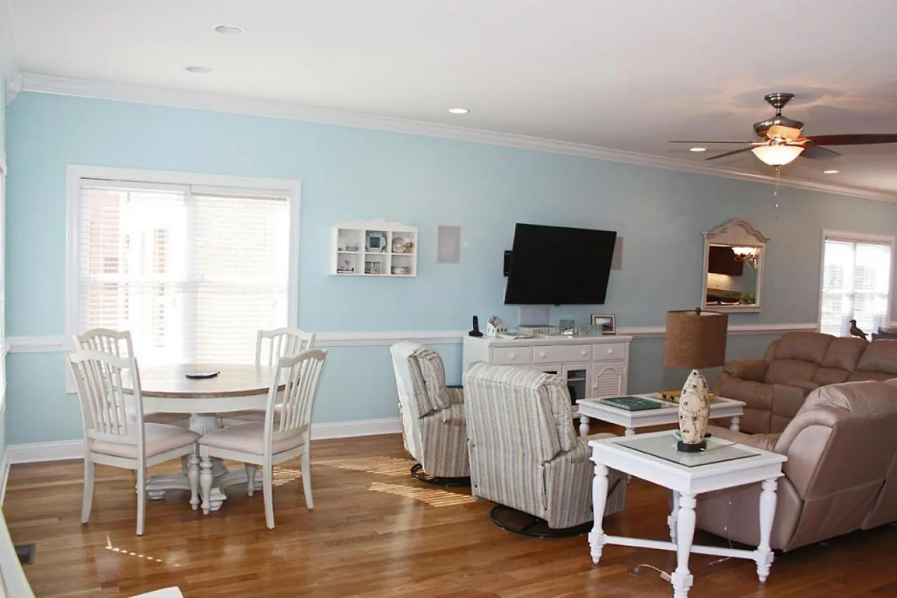 Island Retreat By Holiday home *