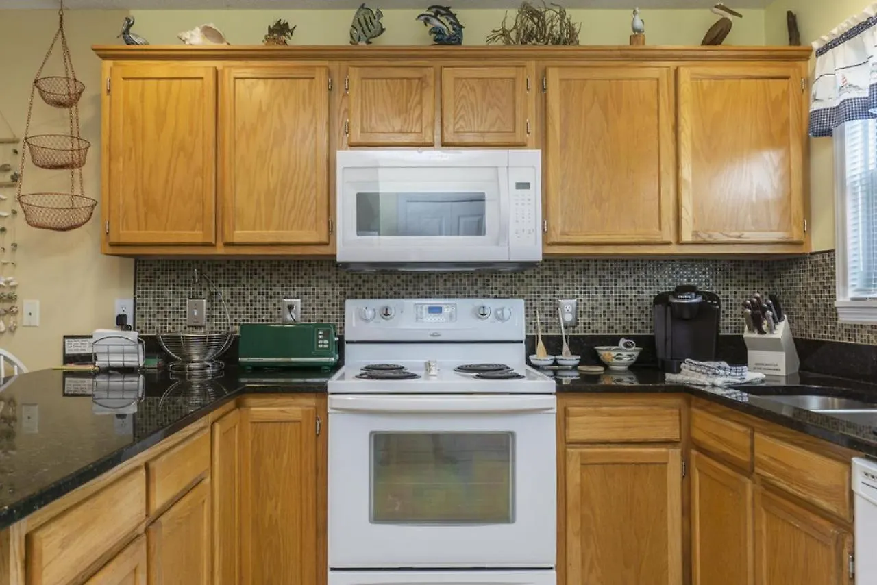 Shore Beats Work By Holiday home Oak Island