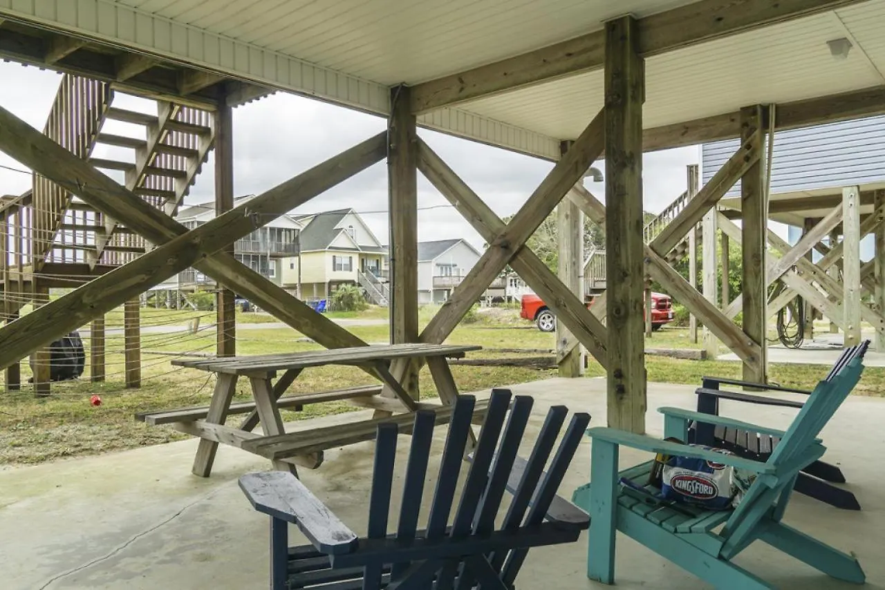 Shore Beats Work By Holiday home