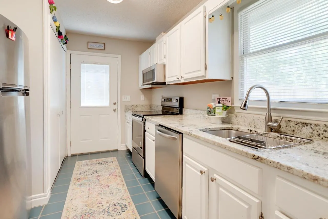 Holiday home With Spacious Backyard And Porch