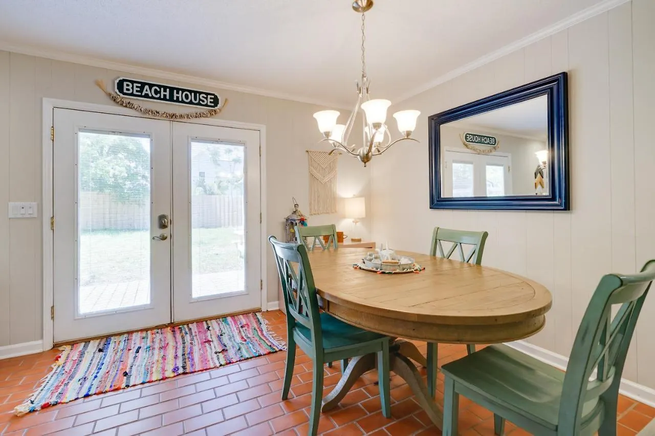 Holiday home With Spacious Backyard And Porch