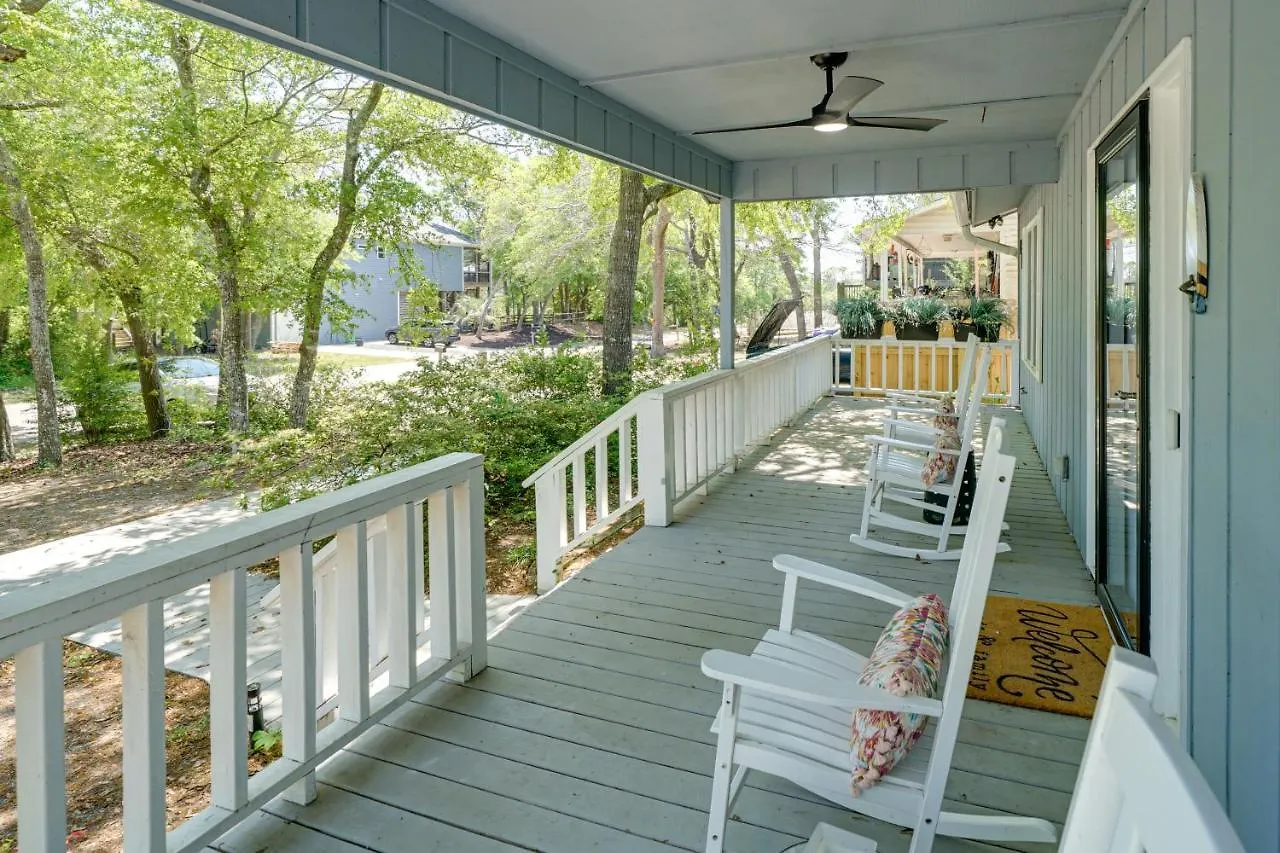 Holiday home With Spacious Backyard And Porch