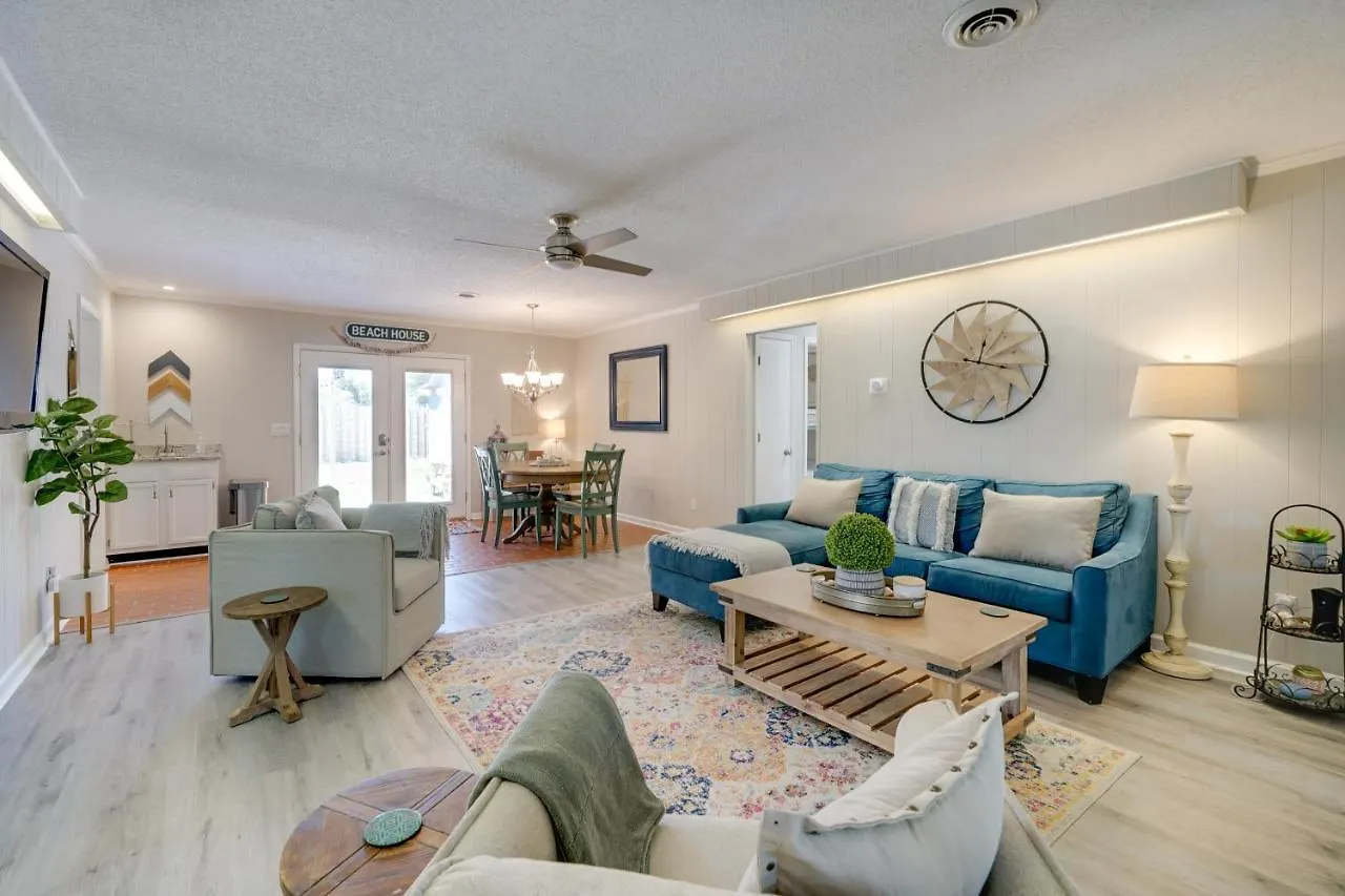 Holiday home With Spacious Backyard And Porch Oak Island