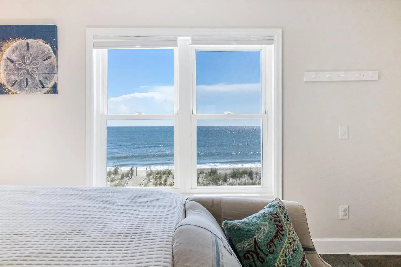 The Big House Holiday home Oak Island