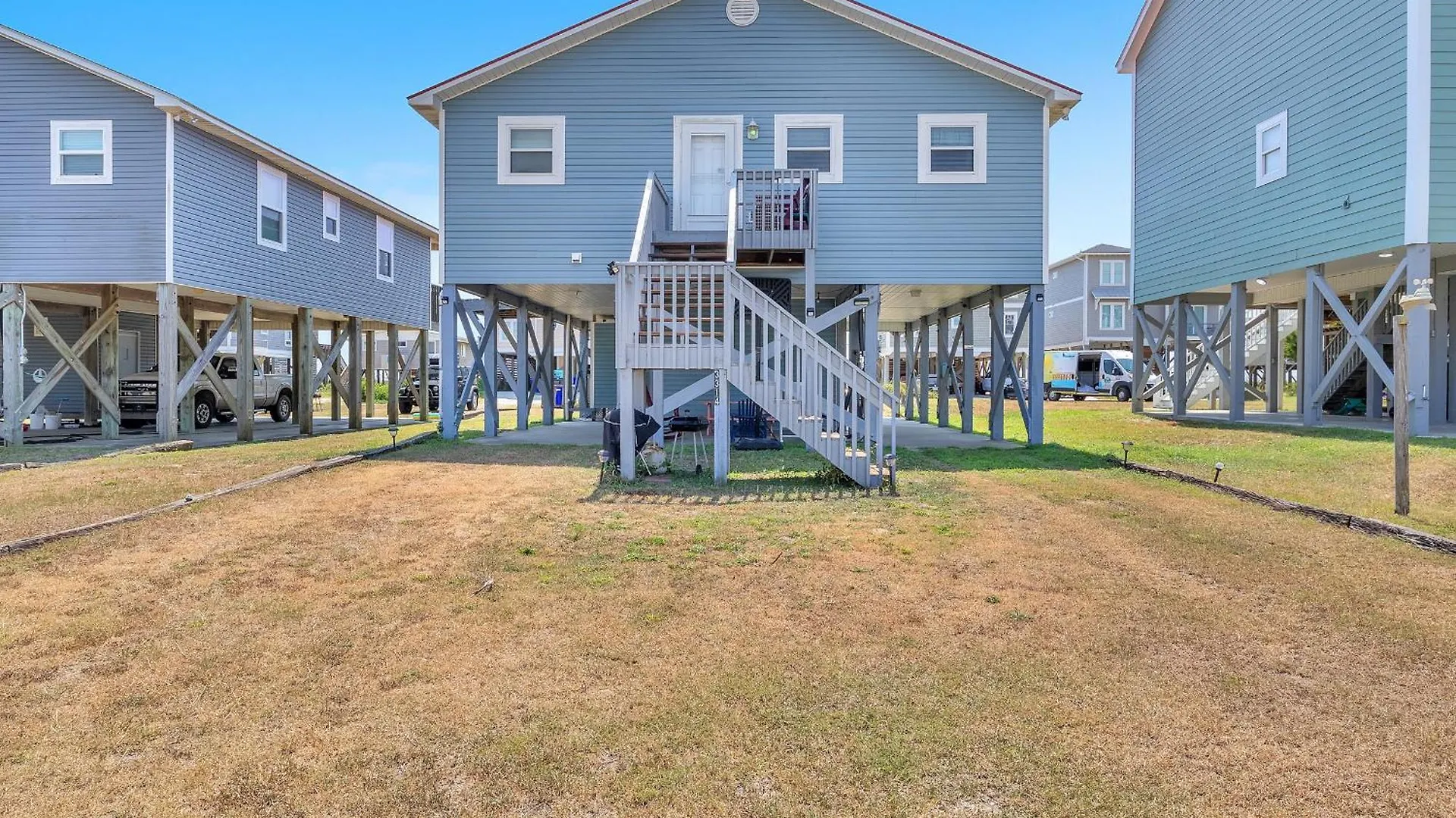 Shore Beats Work By Holiday home